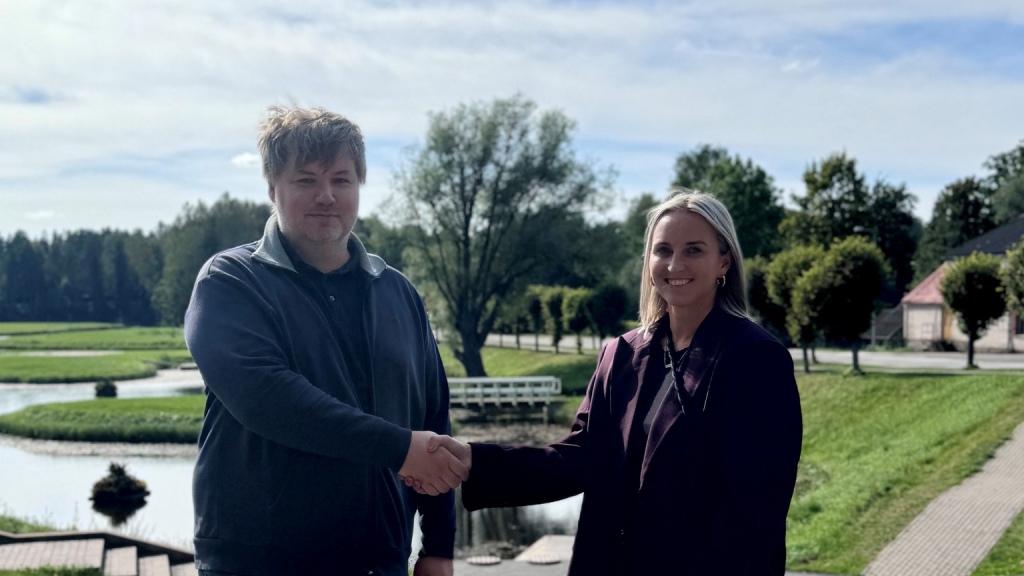 Tõrva vallavanem Helen Elias ja Võnke asutaja ja eestvedaja Tarmo Sikk