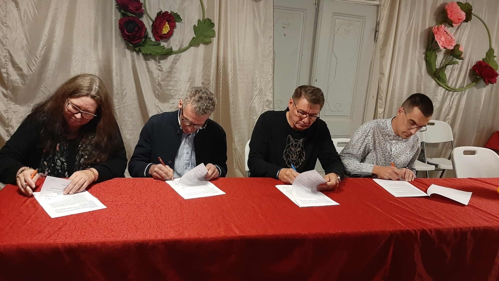 Koalitsioonilepingu allkirjastamine