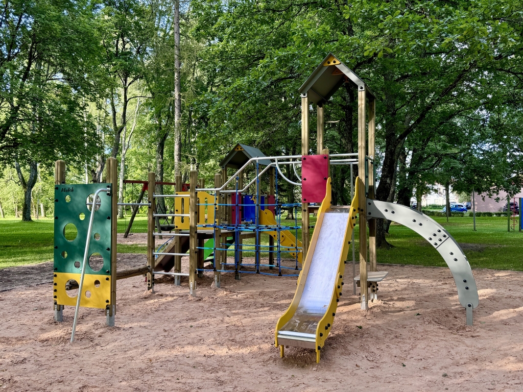 Sõpruse pargi mänguväljak