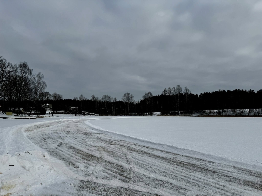 Uisurada Riiska järvel