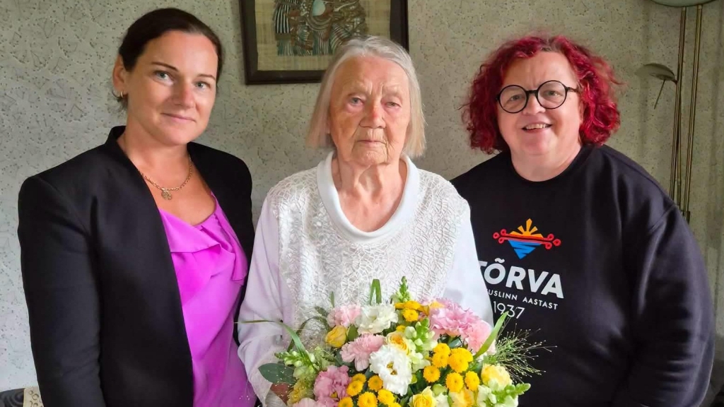 Sünnipäevaline koos abivallavanema ja sotsiaaltööspetsialistiga