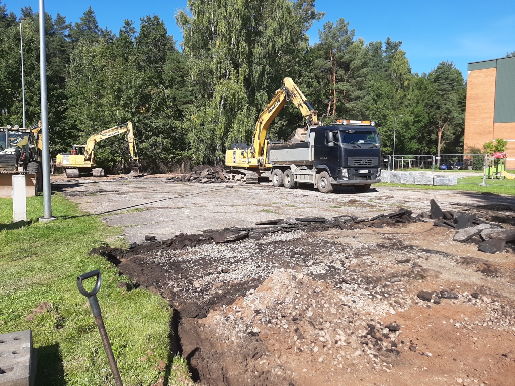 KEK-i linnaosas algasid tööd uue mänguväljaku rajamiseks