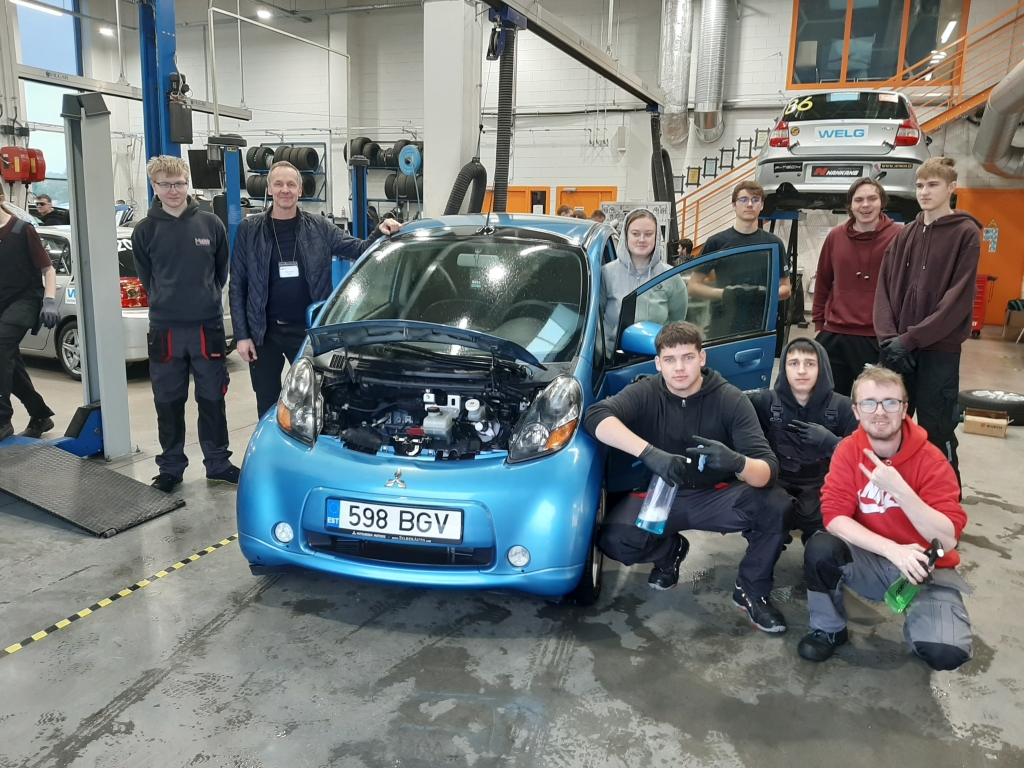 Tõrva vallale kuulunud amortiseerunud auto saab nüüd kasutust Valgamaa Kutseõppekeskuses