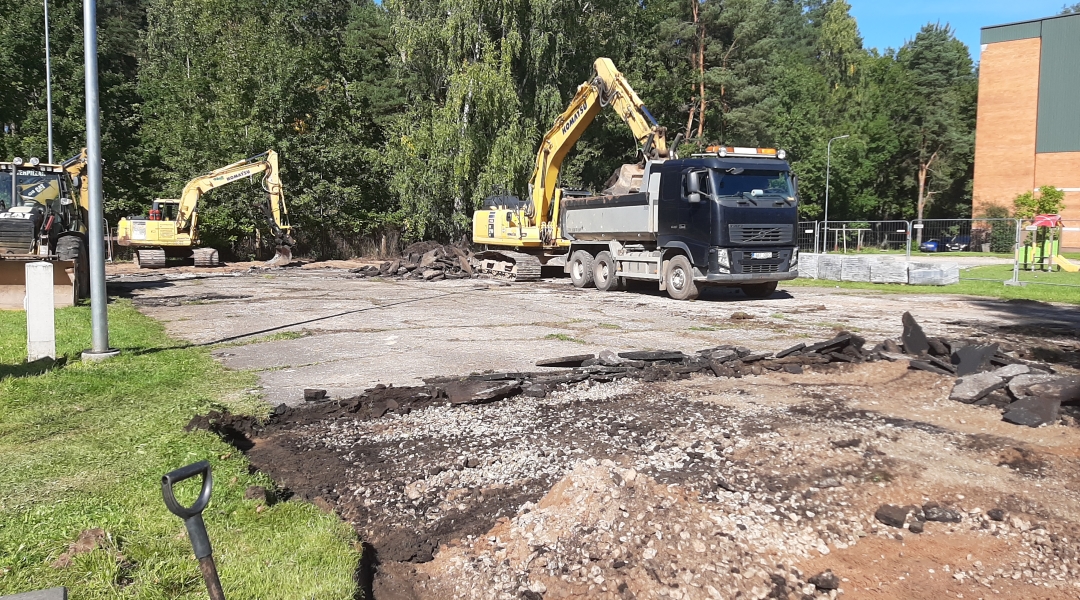 Pildil on kujutatud KEK-i linnaosa uue spordiväljaku rajamist